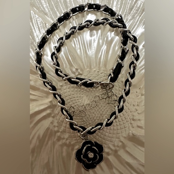 Black Camellia Flower Women's Necklace Choker - Picture 2 of 11